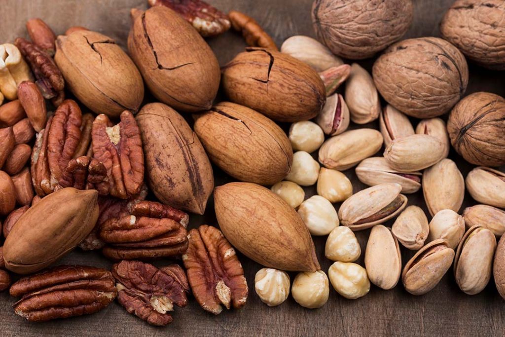 Frutos secos. Nueces, almendras, garbanzos y pistachos